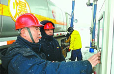 哈爾濱石化加足馬力儲(chǔ)備春耕油