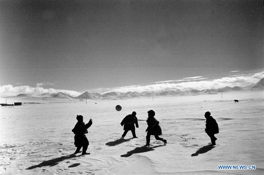 (MOMENTS FOREVER) CHINA-INT'L CHILDREN'S DAY-ENTERTAINMENT-EVOLUTION (CN)