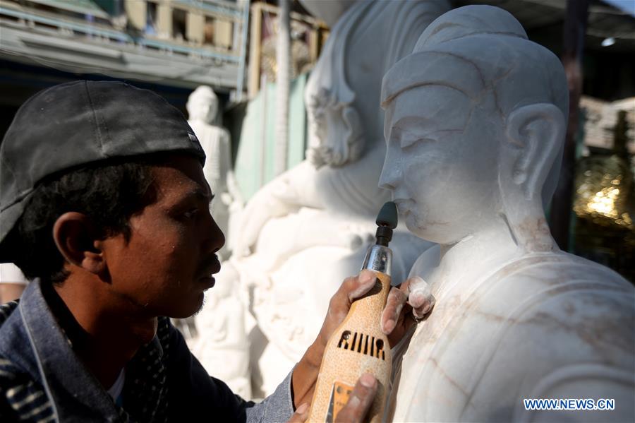 MYANMAR-MANDALAY-MARBLE SCULPTURE-CARVING