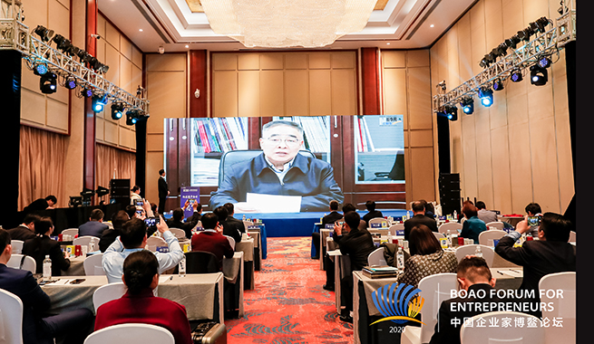 國(guó)家榮譽(yù)稱號(hào)獲得者、中國(guó)工程院院士、天津中醫(yī)藥大學(xué)校長(zhǎng)張伯禮在視頻致辭