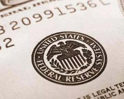 【財(cái)經(jīng)翻譯官】美聯(lián)儲(chǔ)的&ldquo;零息+量寬&rdquo;意味著什么？