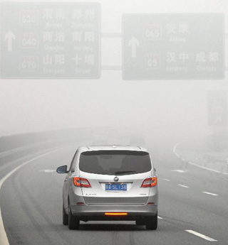 行:一霾遮百美 多地開限行