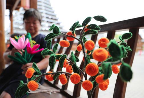 撐起防貧傘，擋住風(fēng)和雨