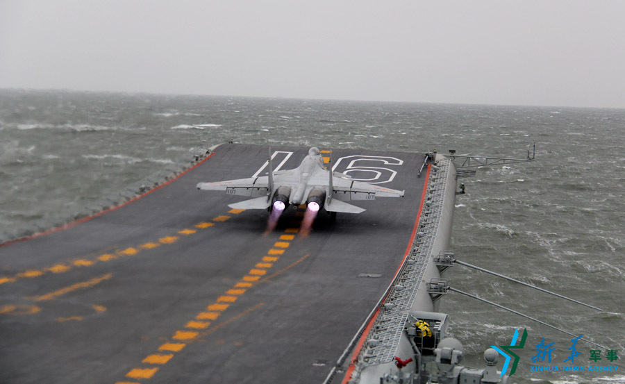 &uarr;資料圖片：艦載戰(zhàn)斗機起飛瞬間。