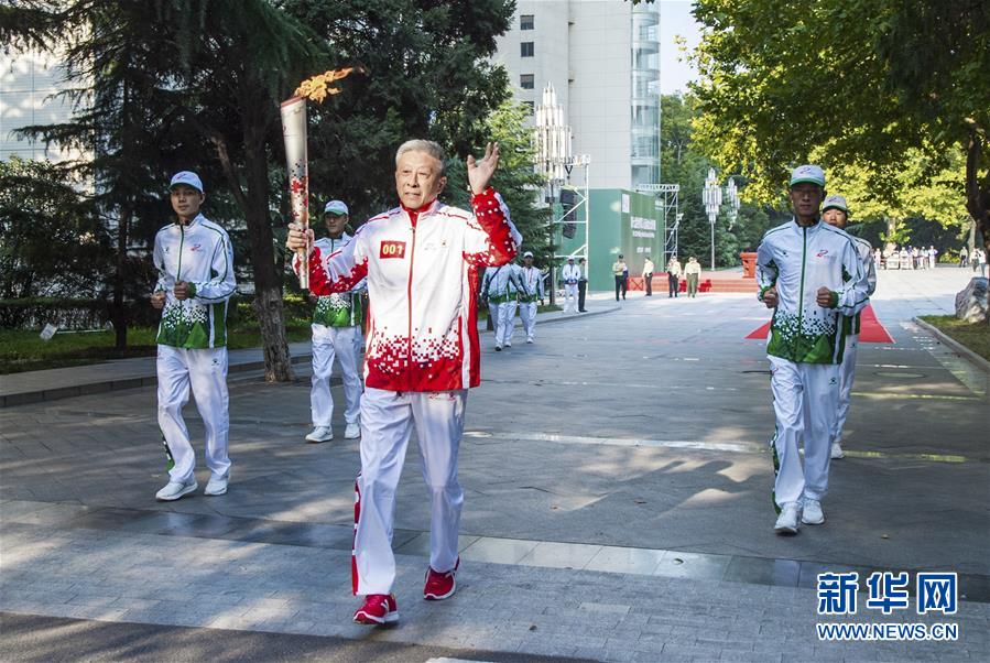 （軍運會&middot;圖文互動）（1）軍運會火炬?zhèn)鬟f活動在火箭軍工程大學(xué)舉行（配本社同題文字稿）