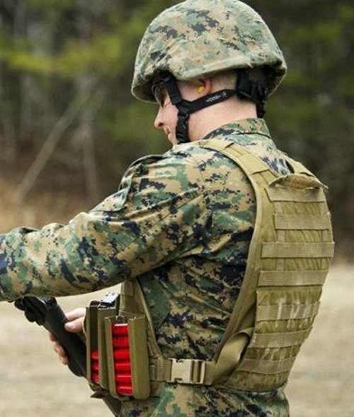 是電影還是現(xiàn)實？美軍陸戰(zhàn)隊士兵操大槍射擊練習