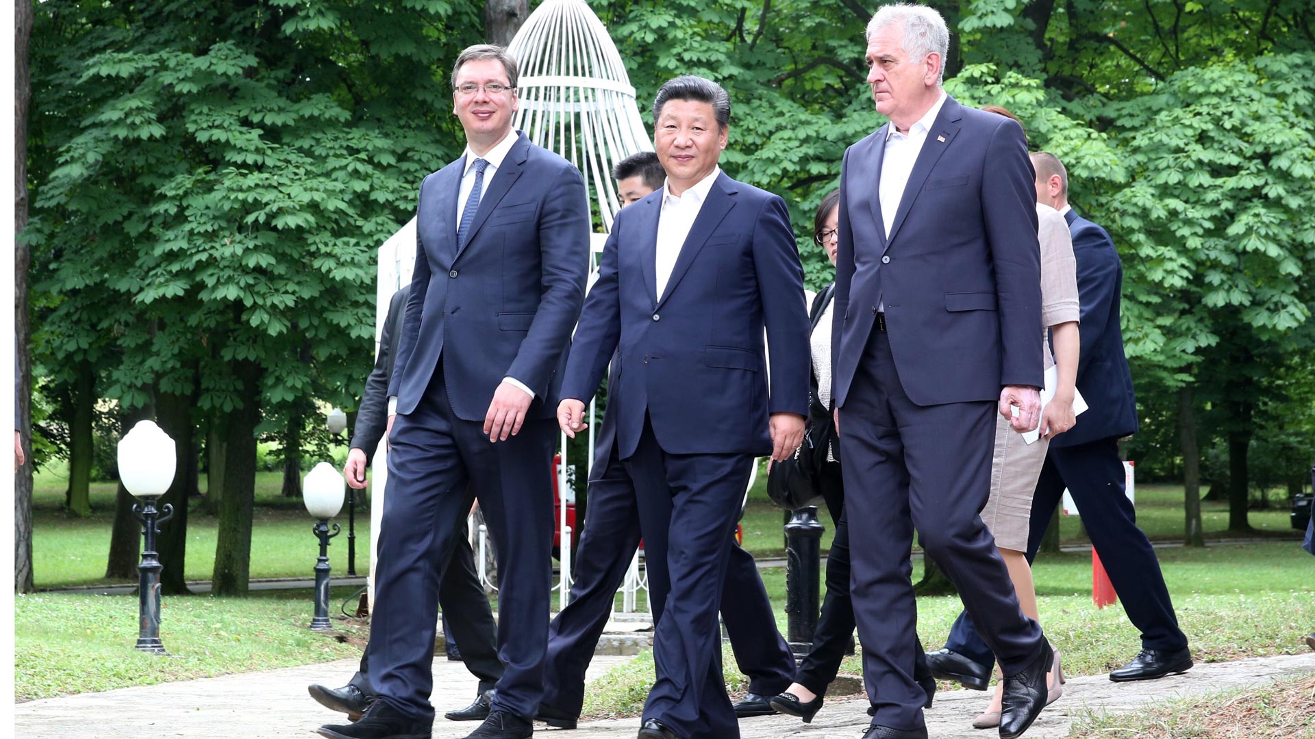 習(xí)近平出席塞爾維亞總統(tǒng)尼科利奇、總理武契奇共同舉行的午宴