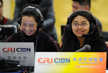 她們，因?yàn)閮蓵ぷ髅β抵利愔? /></a></p>
<p class=