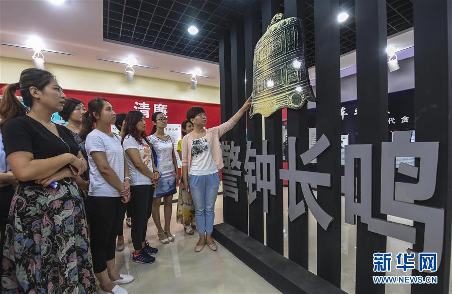 （新華全媒頭條&middot;十九大特別報(bào)道&middot;圖文互動(dòng)）（2）再塑黨的形象的偉大工程&mdash;&mdash;中國共產(chǎn)黨自身建設(shè)的五年探索之路