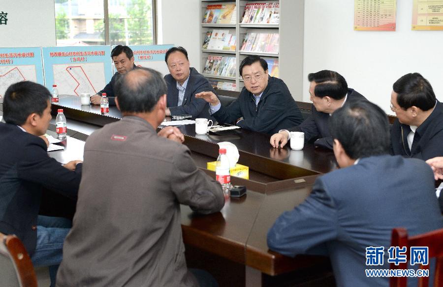 這是5月9日，張德江到湖州市妙西鎮(zhèn)調研，與基層人大代表座談。新華社記者 馬占成 攝 