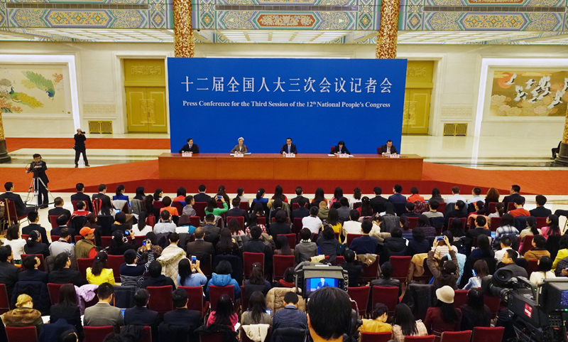 3月15日，國(guó)務(wù)院總理李克強(qiáng)在北京人民大會(huì)堂與中外記者見面，并回答記者提問。新華社記者 李賀 攝