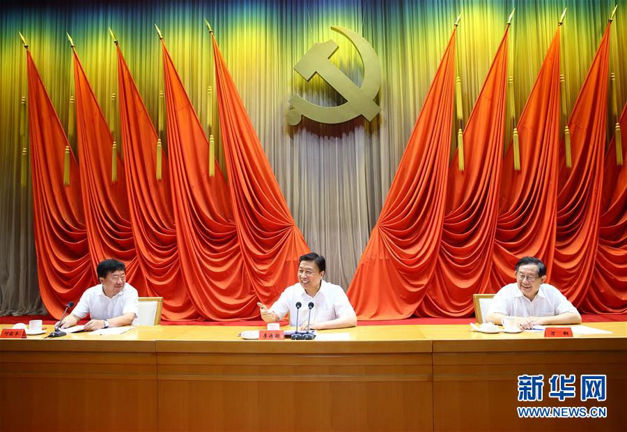 7月22日，中國科協(xié)和中央黨校聯(lián)合舉辦的科技領(lǐng)軍人才專題研修班在北京結(jié)業(yè)，中共中央政治局委員、國家副主席李源潮出席結(jié)業(yè)式并講話。新華社記者丁海濤攝