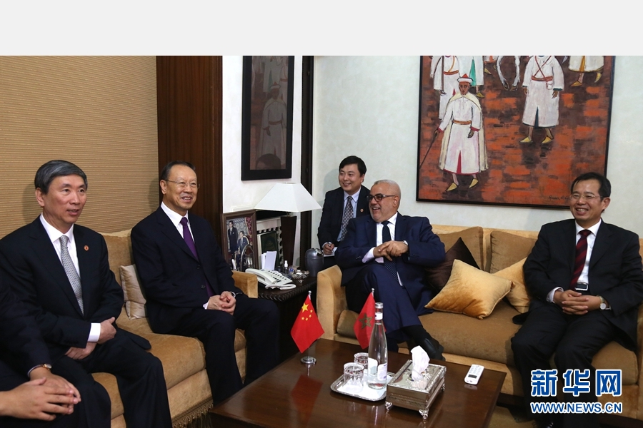 9月19日，在摩洛哥首都拉巴特，中共中央書記處書記、全國(guó)政協(xié)副主席杜青林（左二）會(huì)見摩洛哥政府首腦本&middot;基蘭（右二）。應(yīng)摩洛哥參議院邀請(qǐng)，中共中央書記處書記、全國(guó)政協(xié)副主席杜青林于18日至20日率中共代表團(tuán)訪摩，分別會(huì)見政府首腦本&middot;基蘭、參議長(zhǎng)本希馬、真實(shí)性與現(xiàn)代黨總書記奧馬里等。新華社記者劉鍇攝