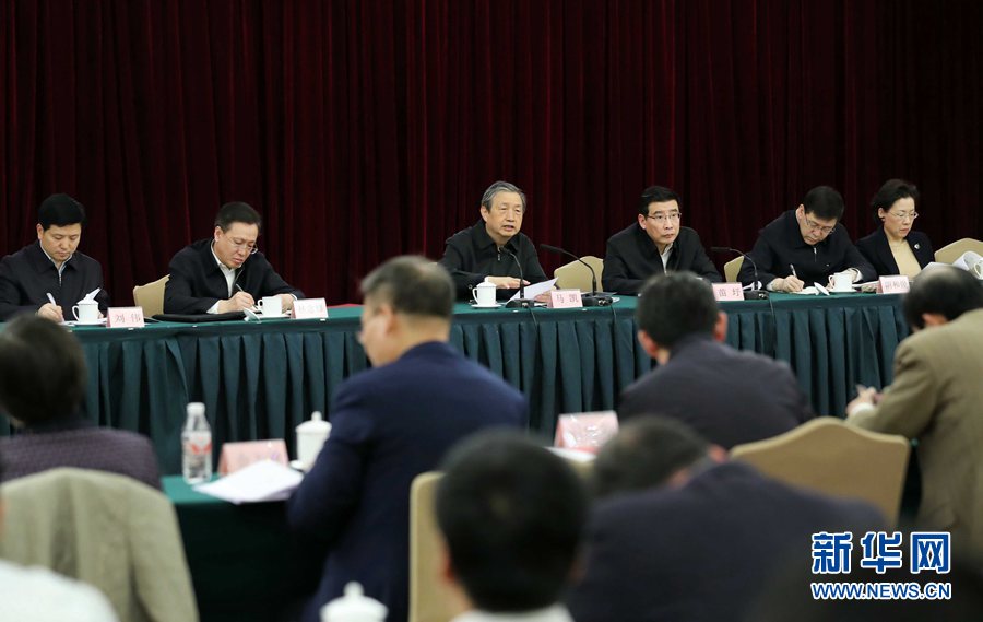 2月28日，國家新材料產(chǎn)業(yè)發(fā)展專家咨詢委員會(huì)成立大會(huì)在北京召開。中共中央政治局委員、國務(wù)院副總理、國家新材料產(chǎn)業(yè)發(fā)展領(lǐng)導(dǎo)小組組長馬凱出席會(huì)議并講話。新華社記者劉衛(wèi)兵攝 