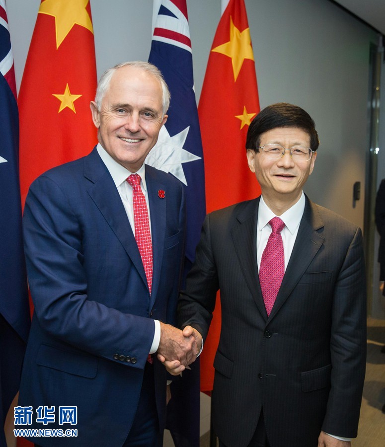 4月21日，正在澳大利亞訪問的中共中央政治局委員、中央政法委書記孟建柱（右）在悉尼會(huì)見澳總理特恩布爾。 新華社發(fā)（朱宏業(yè)攝） 
