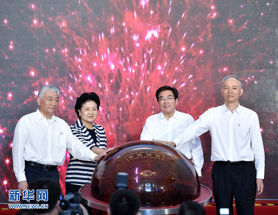 5月20日，中共中央政治局委員、國(guó)務(wù)院副總理劉延?xùn)|，中共中央政治局委員、中共北京市委書記郭金龍?jiān)诒本┏鱿?017年全國(guó)科技活動(dòng)周暨北京科技周現(xiàn)場(chǎng)活動(dòng)。劉延?xùn)|宣布2017年全國(guó)科技活動(dòng)周暨北京科技周啟動(dòng)。新華社記者 燕雁 攝