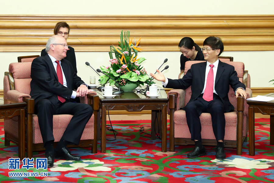 6月15日，中共中央政治局委員、中央政法委書記孟建柱在北京會見德國聯(lián)邦總理府情報(bào)國務(wù)秘書弗里徹。 新華社記者 謝環(huán)馳 攝