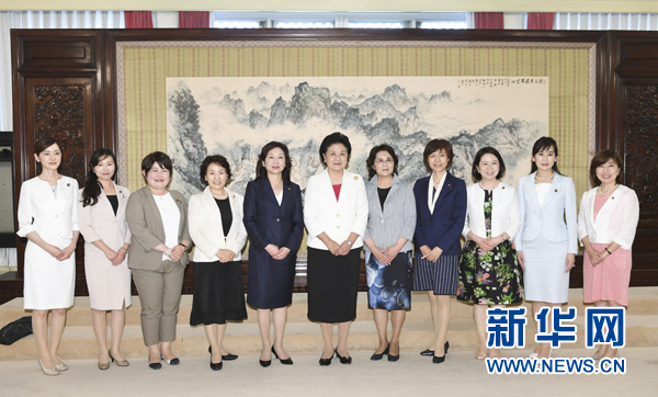 　　7月12日，國務(wù)院副總理劉延?xùn)|在北京會見以日本自民黨前總務(wù)會長野田圣子為首的日本執(zhí)政黨女國會議員代表團一行。 新華社記者 高潔 攝