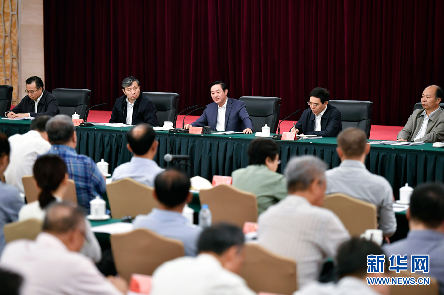 9月7日，中共中央政治局委員、中央書記處書記、中宣部部長劉奇葆在北京出席全國電視劇工作座談會(huì)并講話。 新華社記者 燕雁 攝

