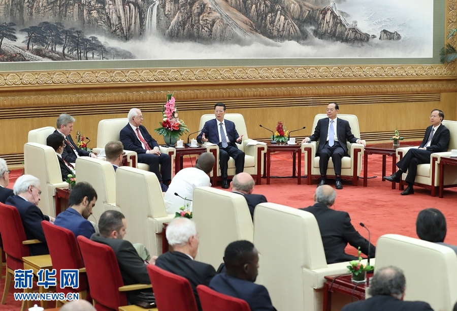 9月21日，中共中央政治局常委、國務(wù)院副總理張高麗在北京人民大會(huì)堂會(huì)見來華參加2017&ldquo;一帶一路&rdquo;媒體合作論壇的外方代表并回答大家關(guān)心的問題。新華社記者王曄攝 