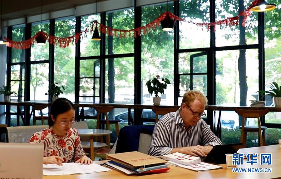 （十九大時(shí)光&middot;圖文互動(dòng)）（1）中國(guó)成就，世界矚目&mdash;&mdash;來(lái)自基層蹲點(diǎn)現(xiàn)場(chǎng)的報(bào)道