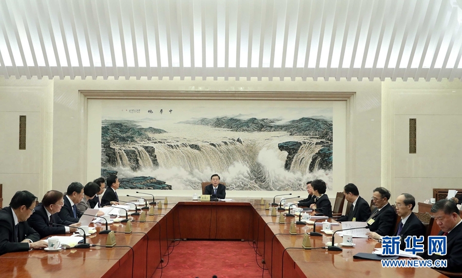 2月23日，十二屆全國人大常委會第一百一十三次委員長會議在北京人民大會堂舉行，張德江委員長主持。 新華社記者 劉衛(wèi)兵 攝