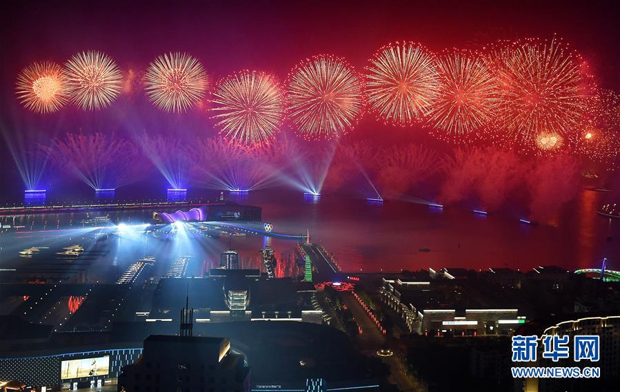 （新華全媒頭條&middot;上合青島峰會(huì)&middot;圖文互動(dòng)）（5）攜手前進(jìn)，開啟上合發(fā)展新征程 &mdash;&mdash;習(xí)近平主席主持上合組織青島峰會(huì) 并舉行系列活動(dòng)紀(jì)實(shí)