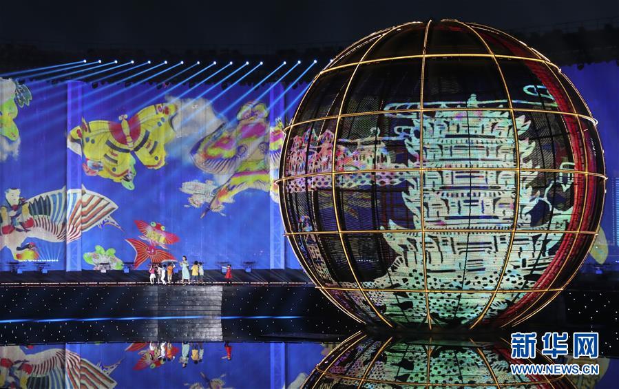 （新華全媒頭條&middot;上合青島峰會(huì)&middot;圖文互動(dòng)）（3）攜手前進(jìn)，開啟上合發(fā)展新征程 &mdash;&mdash;習(xí)近平主席主持上合組織青島峰會(huì) 并舉行系列活動(dòng)紀(jì)實(shí)