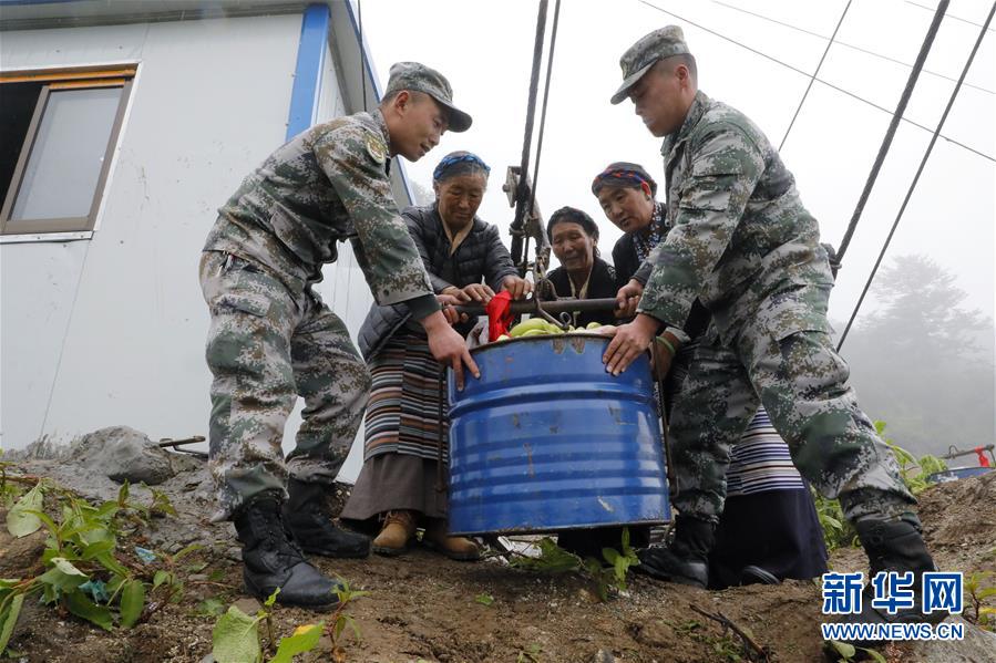 （圖文互動）（2）特寫：&ldquo;八一&rdquo;禮物，飛向云端哨所