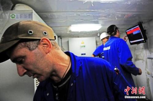 中國造船廠里的外籍員工。 李風(fēng) 攝