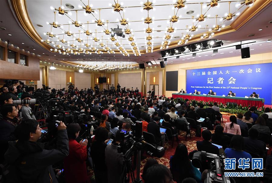 （兩會(huì)&middot;XHDW）（1）國(guó)家發(fā)改委主任何立峰等就&ldquo;創(chuàng)新和完善宏觀調(diào)控，推動(dòng)高質(zhì)量發(fā)展&rdquo;答記者問(wèn)