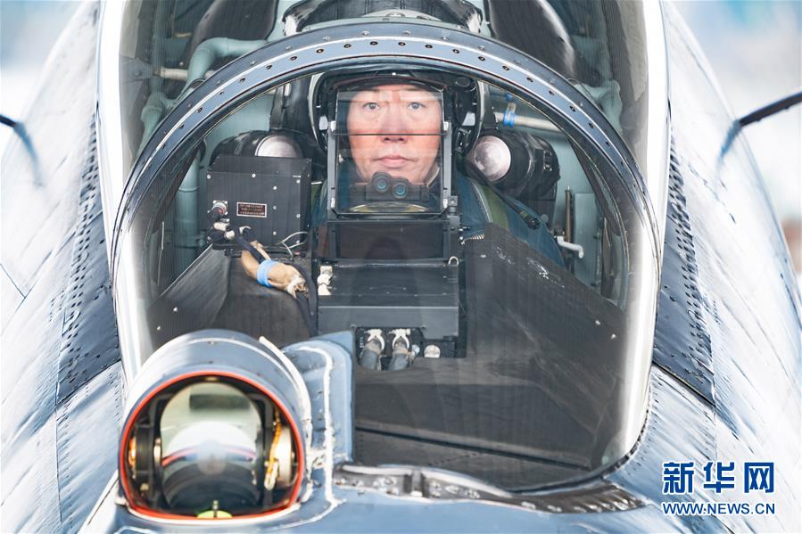 （新華全媒頭條&middot;圖文互動(dòng)）（2）戰(zhàn)鷹，為祖國(guó)奮飛&mdash;&mdash;記空軍航空兵某旅旅長(zhǎng)、特級(jí)飛行員郝井文