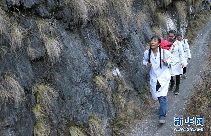 （新華全媒頭條&middot;圖文互動(dòng)）（1）大峽谷里的&ldquo;背簍醫(yī)生&rdquo;
