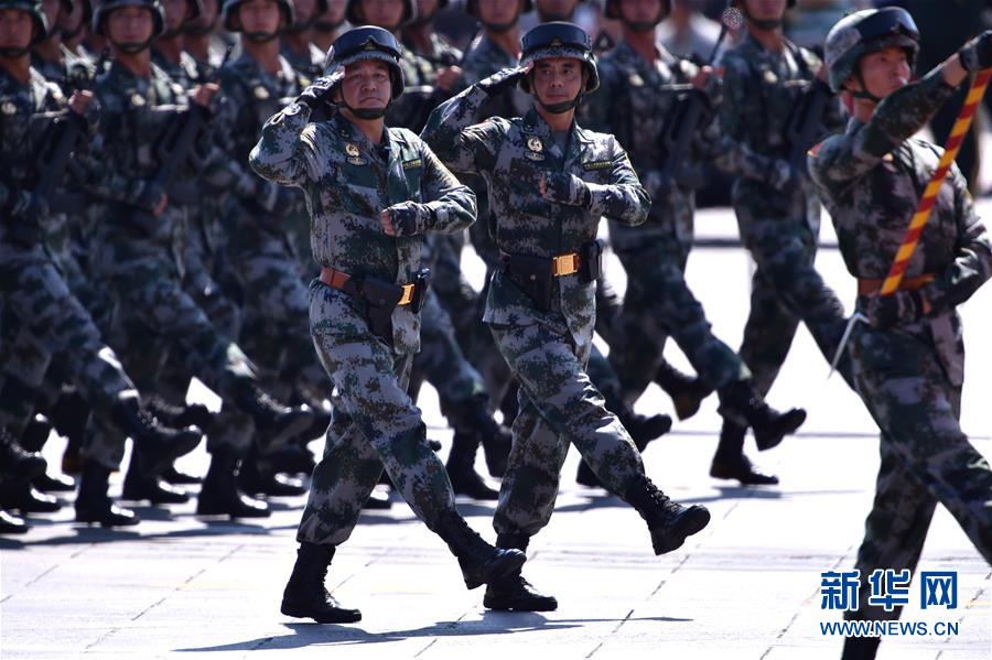 （新華全媒頭條&middot;強(qiáng)軍思想引領(lǐng)新征程&middot;圖文互動(dòng)）（4）那一刻，我們光榮接受檢閱