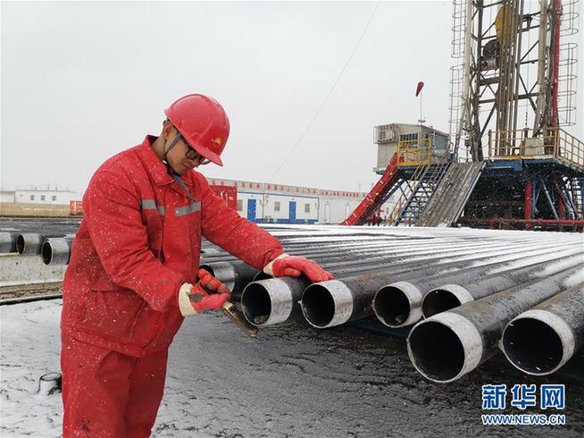 （走基層 聽民聲&middot;圖文互動(dòng)）（2）&ldquo;條件進(jìn)步了，好作風(fēng)沒變&rdquo;&mdash;&mdash;記者夜守大慶油田1205鉆井隊(duì)