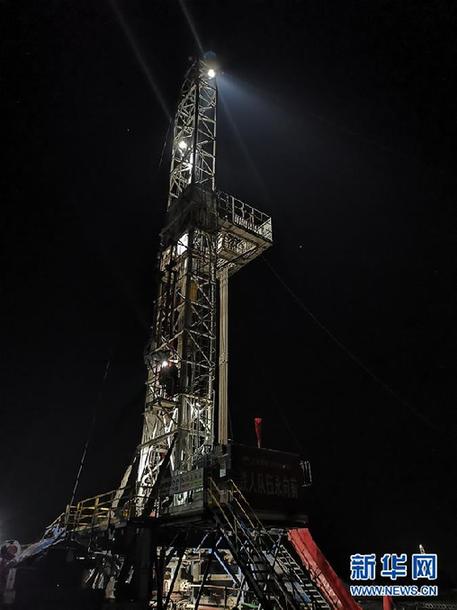 （走基層 聽民聲&middot;圖文互動(dòng)）（3）&ldquo;條件進(jìn)步了，好作風(fēng)沒變&rdquo;&mdash;&mdash;記者夜守大慶油田1205鉆井隊(duì)