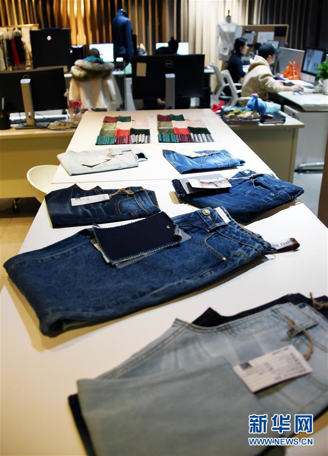 （新華全媒頭條&middot;圖文互動(dòng)）（3）從&ldquo;來(lái)樣加工&rdquo;到為全球&ldquo;量體裁衣&rdquo;&mdash;&mdash;透過(guò)&ldquo;迪尚之路&rdquo;看新舊動(dòng)能轉(zhuǎn)換