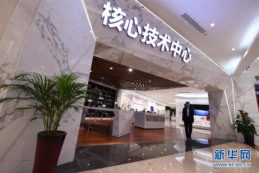 (在習近平新時代中國特色社會主義思想指引下——新時代新作為新篇章·圖文互動)(7)國際范兒·科技范兒·綠色范兒——傳統(tǒng)制造業(yè)嶄露“新面孔”