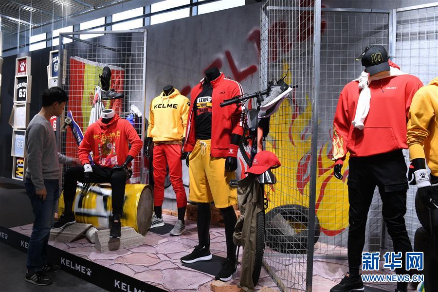 (在習近平新時代中國特色社會主義思想指引下——新時代新作為新篇章·圖文互動)(5)國際范兒·科技范兒·綠色范兒——傳統(tǒng)制造業(yè)嶄露“新面孔”