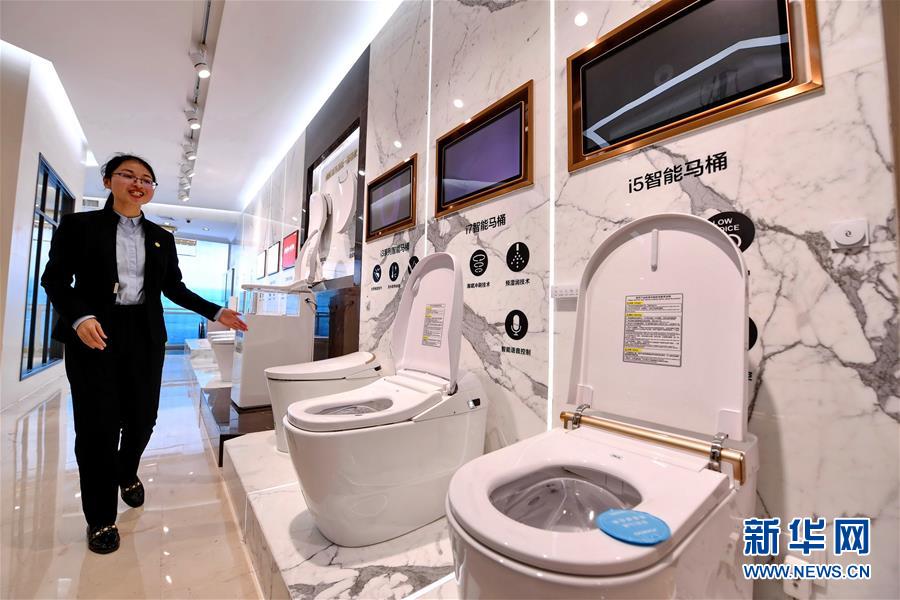 (在習近平新時代中國特色社會主義思想指引下——新時代新作為新篇章·圖文互動)(1)國際范兒·科技范兒·綠色范兒——傳統(tǒng)制造業(yè)嶄露“新面孔”