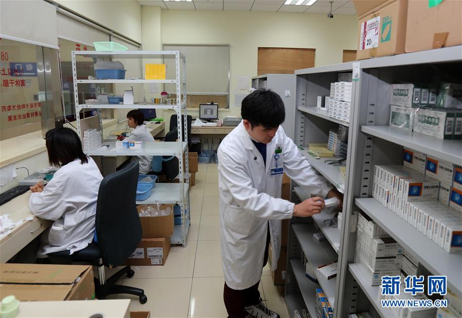 （新華全媒頭條&middot;圖文互動）（1）一粒藥片牽動萬人心，藥品集中采購給你我省了多少？