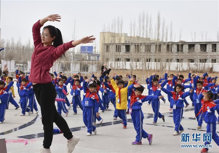 （新華全媒頭條&middot;圖文互動）（8）大漠小城的別樣青春&mdash;&mdash;記內(nèi)地青年學(xué)子扎根新疆且末教書育人