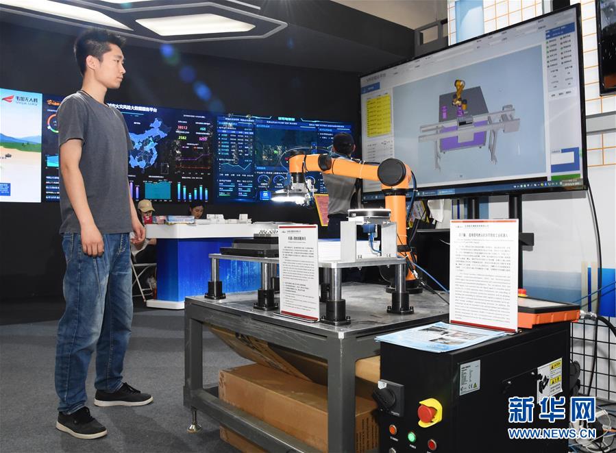 （在習(xí)近平新時(shí)代中國(guó)特色社會(huì)主義思想指引下&mdash;&mdash;新時(shí)代新作為新篇章&middot;圖文互動(dòng)）（3）與中國(guó)服務(wù)貿(mào)易共成長(zhǎng)&mdash;&mdash;&ldquo;多會(huì)合一&rdquo;京交會(huì)開(kāi)啟中國(guó)服貿(mào)&ldquo;新大門&rdquo;