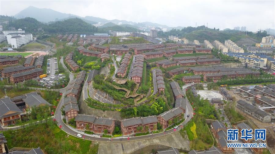 （壯麗70年&middot;奮斗新時代&middot;圖文互動）（3）奮進的阿妹戚托&mdash;&mdash;貴州三寶彝族鄉(xiāng)整鄉(xiāng)搬遷見聞