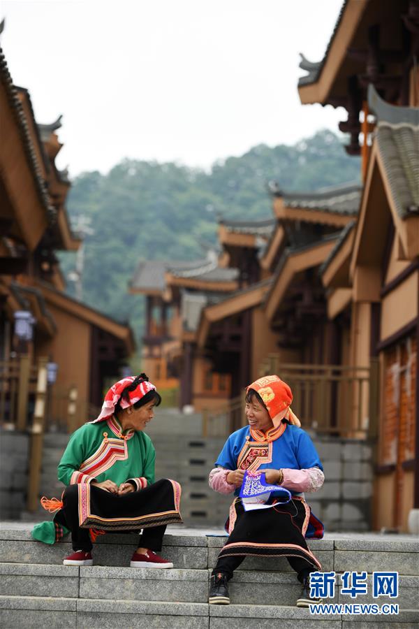 （壯麗70年&middot;奮斗新時代&middot;圖文互動）（9）奮進的阿妹戚托&mdash;&mdash;貴州三寶彝族鄉(xiāng)整鄉(xiāng)搬遷見聞