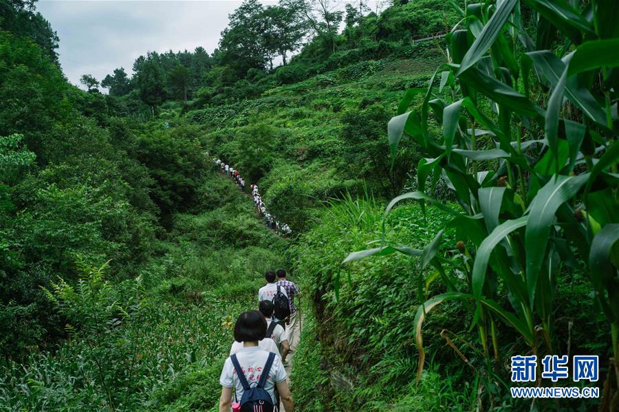 （壯麗70年&middot;奮斗新時(shí)代&mdash;&mdash;記者再走長(zhǎng)征路&middot;圖文互動(dòng)）（2）記者手記：長(zhǎng)征是一步一步走出來的