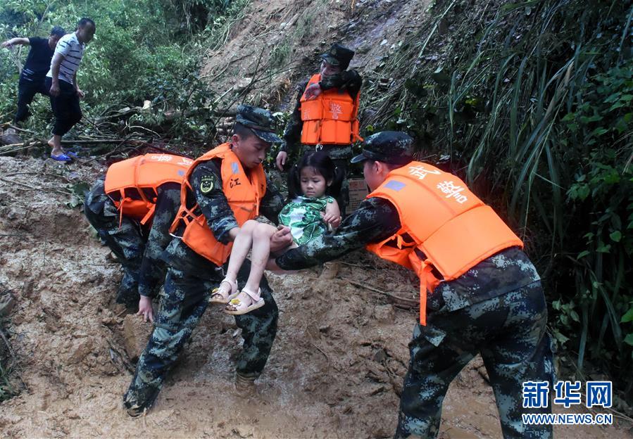 (新華全媒頭條·圖文互動(dòng))(1)我們是一支不可戰(zhàn)勝的力量——獻(xiàn)給中國人民解放軍建軍92周年