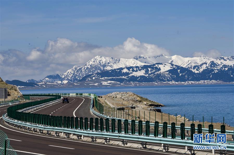 （壯麗70年&middot;奮斗新時(shí)代&mdash;&mdash;共和國(guó)發(fā)展成就巡禮&middot;圖文互動(dòng)）（3）旭日映天山　邊疆展新顏&mdash;&mdash;新中國(guó)成立70年新疆改革發(fā)展巡禮