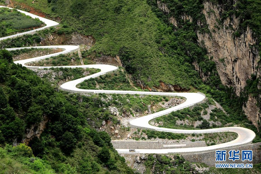 （在習近平新時代中國特色社會主義思想指引下&mdash;&mdash;新時代新作為新篇章&middot;總書記關(guān)心的百姓身邊事&middot;圖文互動）（2）&ldquo;四好農(nóng)村路&rdquo;：通向幸福，通向遠方