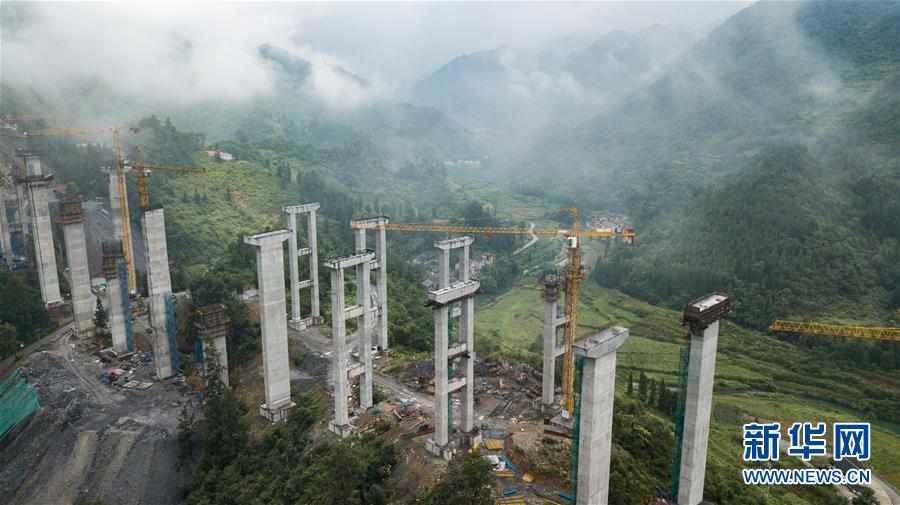 （壯麗70年&middot;奮斗新時(shí)代&mdash;&mdash;共和國(guó)發(fā)展成就巡禮）（8）人暢其行、貨暢其流&mdash;&mdash;共和國(guó)交通運(yùn)輸業(yè)發(fā)展成就巡禮